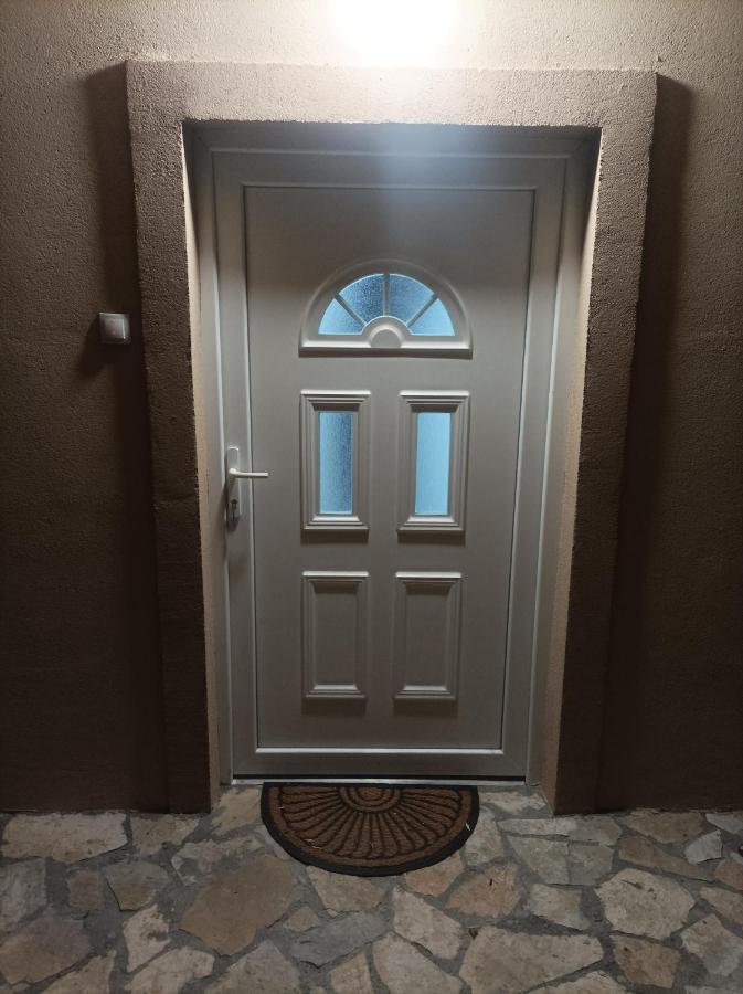 Zemun Polje Apartmani Marija Zemun מראה חיצוני תמונה